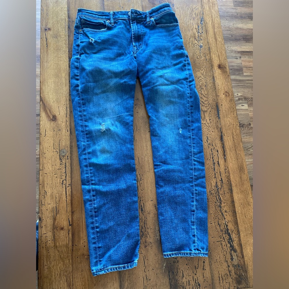 American Eagle men’s jeans 30x32 distressed 2 stains slim